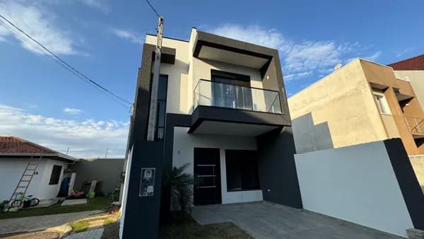 Sobrado Duplex em Condomínio no Pinheirinho com 3 Quartos sendo 1 Suíte 2 Vagas Oportunidade