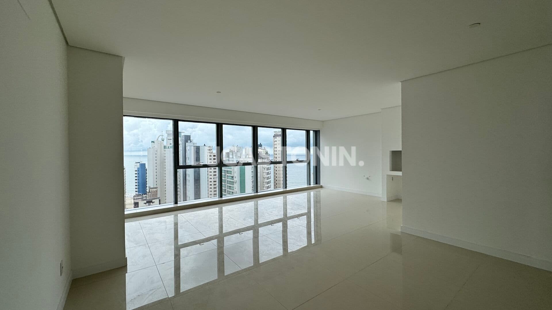 Apartamento Vitra by Pininfarina com 4 Suítes 3 Vagas Quadra Mar em Balneário Camboriú