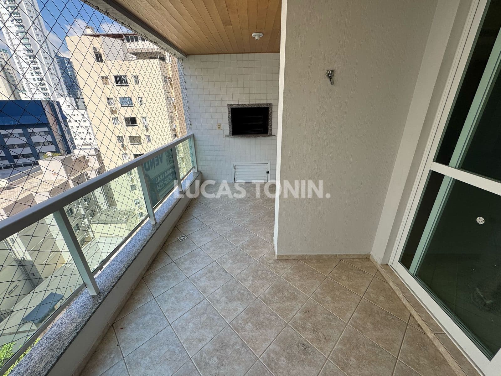 Apartamento 3 Quartos Sendo 1 Suíte Águas de Veneza Quadra Mar Balneário Camboriú
