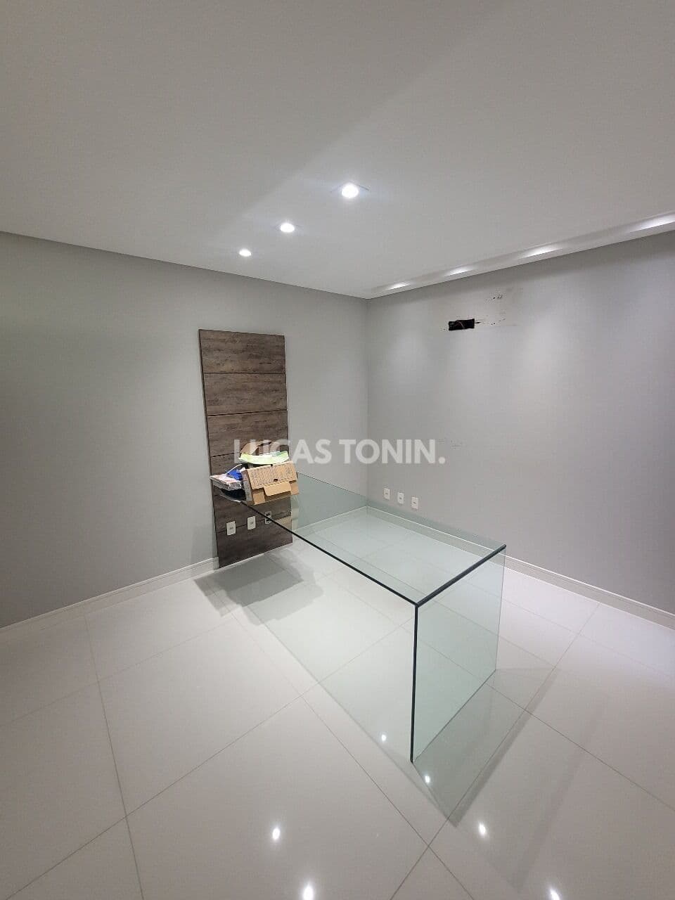 Sala Comercial Semi mobiliada na Barra Norte com 2 Vagas Oportunidade Locação Balneário Camboriú
