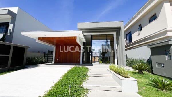 Casa Térrea Caledônia Private Camboriú 3 Suítes 4 Vagas 180m² Moderna e Exclusiva