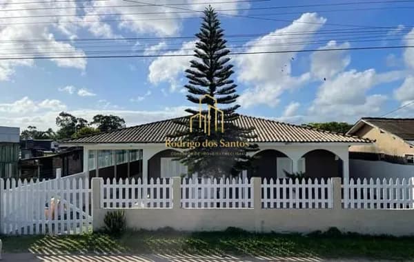Ampla casa próxima a BR-101