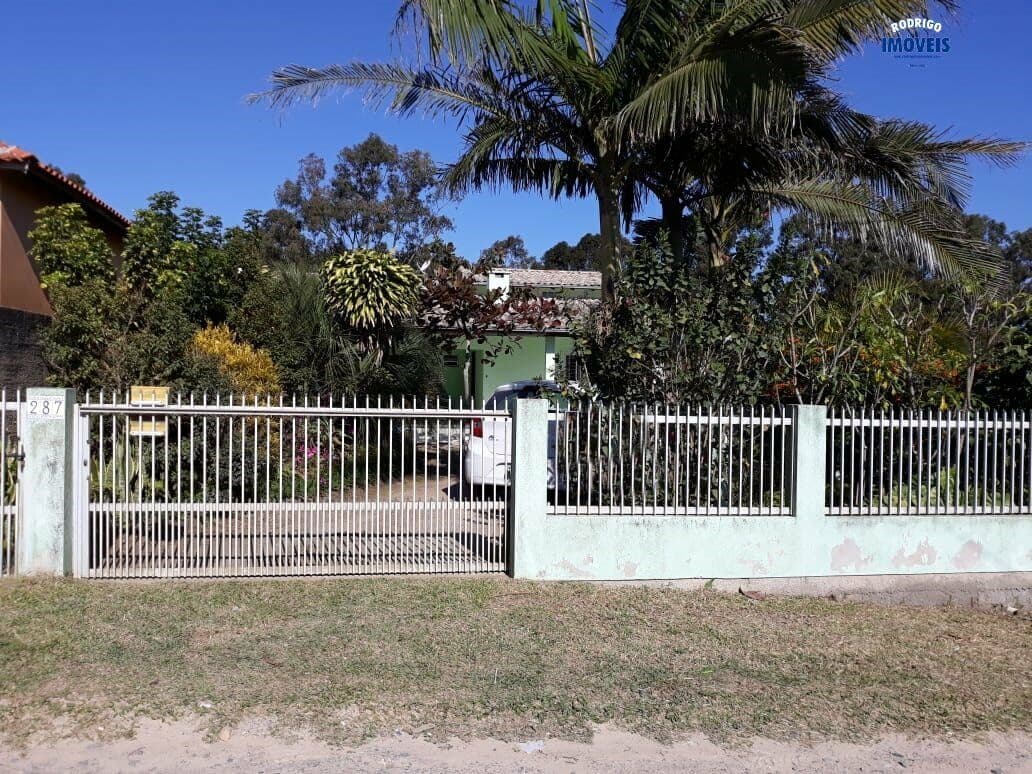Casa Padrão para Venda e Aluguel em Cabeçudas Laguna-SC