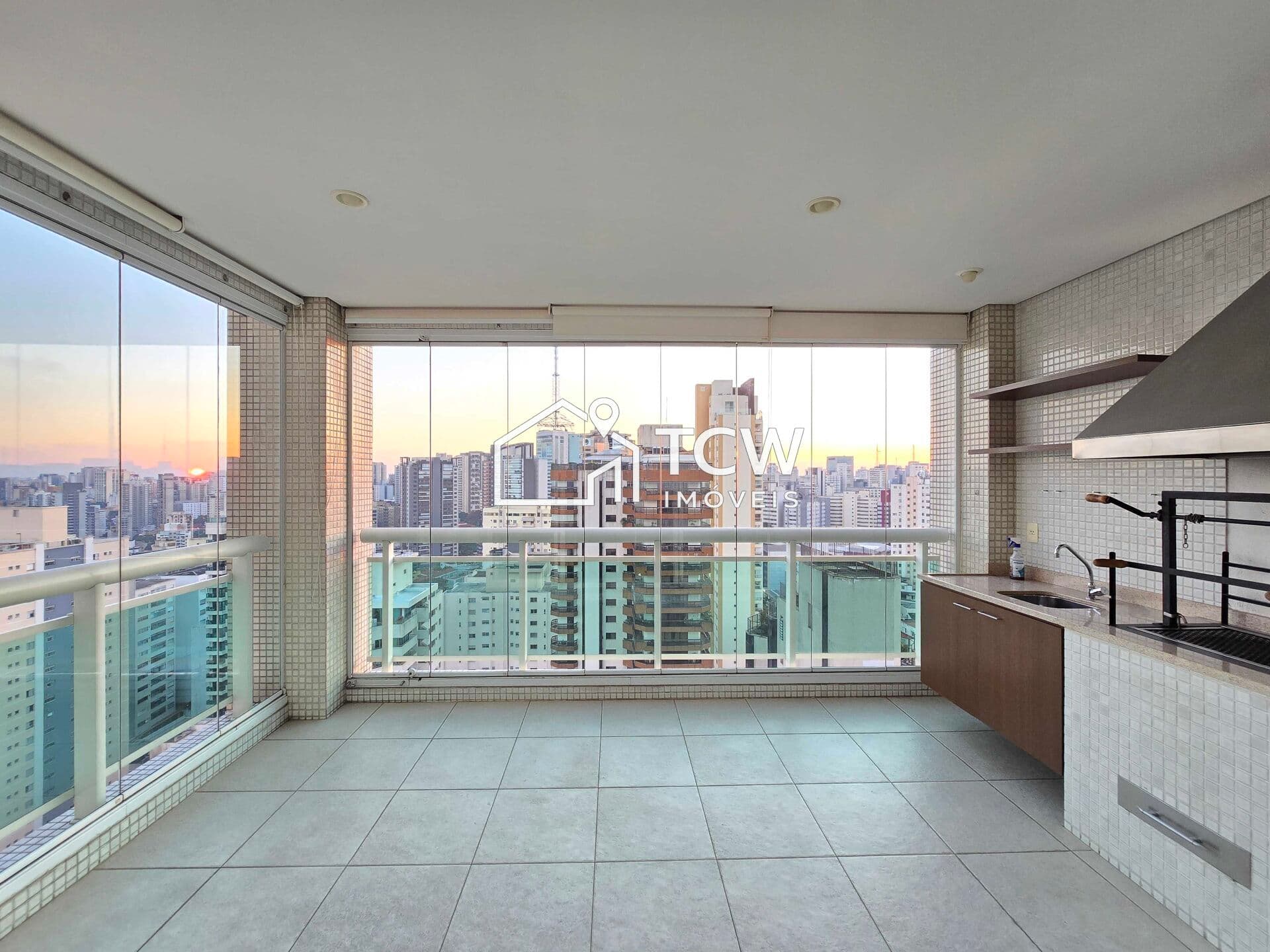 Apartamento 3 Suítes em Aclimação SP
