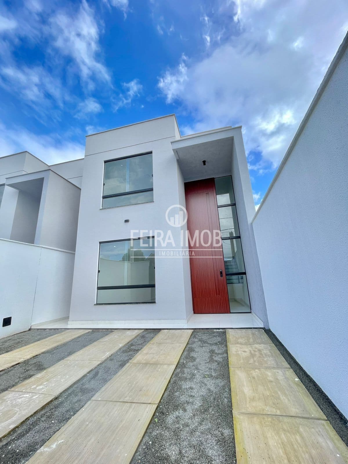 Casa Duplex 3 suítes, no Bairro SIM