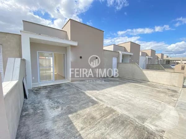 Alugo Casa em condomínio 2/4 no bairro Sim