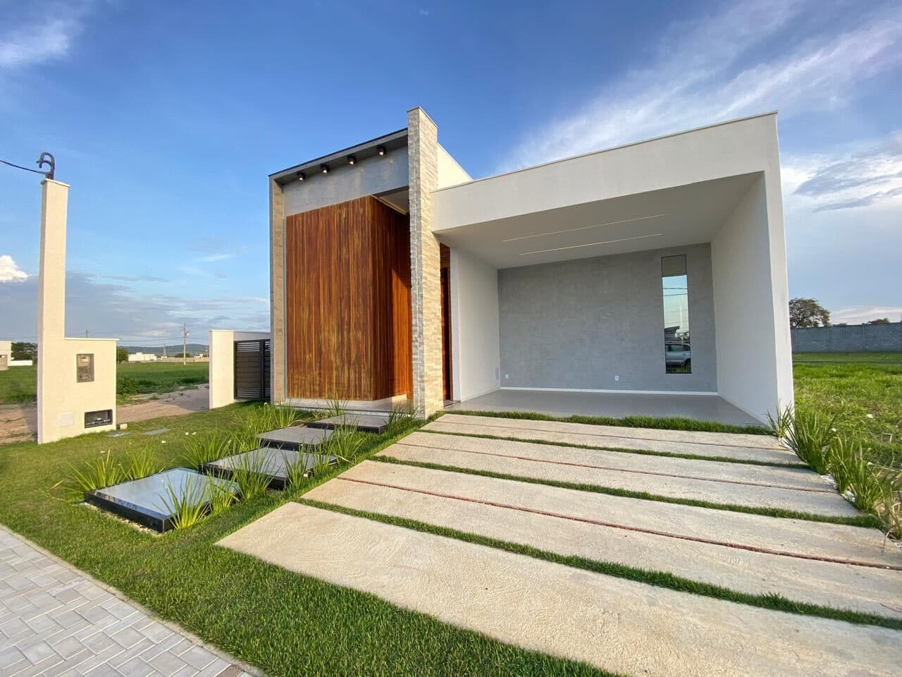 Casa Piscina de 3 suíte Alto Padrão Condomínio Damha