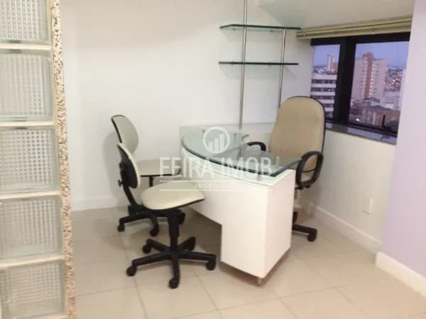 SALA EM PREDIO COMERCIAL NA AVENIDA GETULIO VARGAS