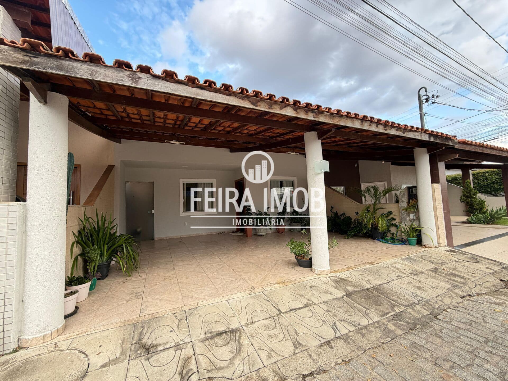 Casa à Venda no Condomínio Quintas do Sol em Feira de Santana
