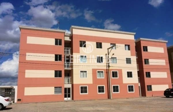 Apartamento 2/4 em condomínio no SIM