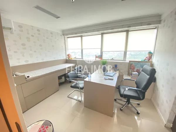 SALA COMERCIAL COM MOBILHA EMBUTIDA - Sala comercial sem mobiliada no Multiplace