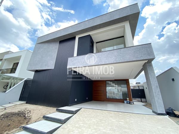Casa com 4/4 e Suítes - Podendo ser Convertida para 5/4 no Papagaio