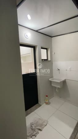 Casa 2/4 com suíte em condomínio no bairro Sim