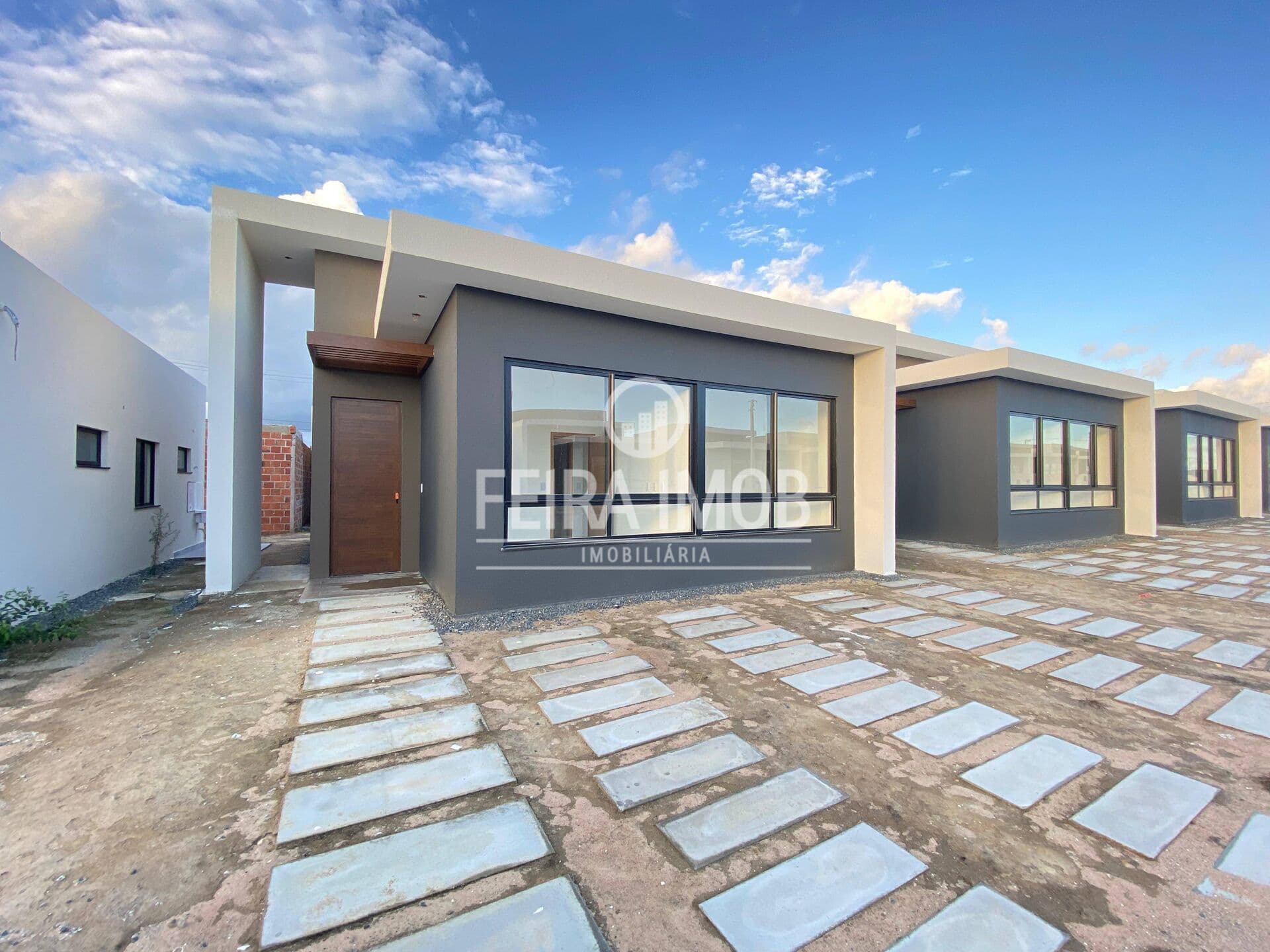 CASA 3/4 COM SUITE NO BAIRRO SIM