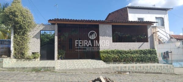 Casa grande 2/4 com 1 suíte no bairro Gabriela