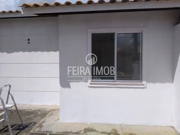 Casa Padrão 2/4 em condomínio no Sim