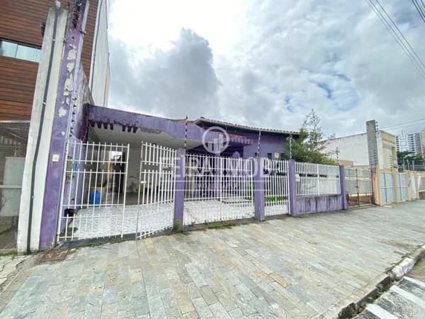 Casa no Centro de Feira de Santana próximo a Av. Maria Quitéria e Getúlio Vargas