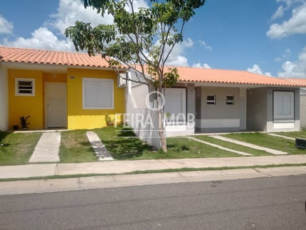 Casa 2/4 no condomínio Moradas Clube Azaleias bairro Sim