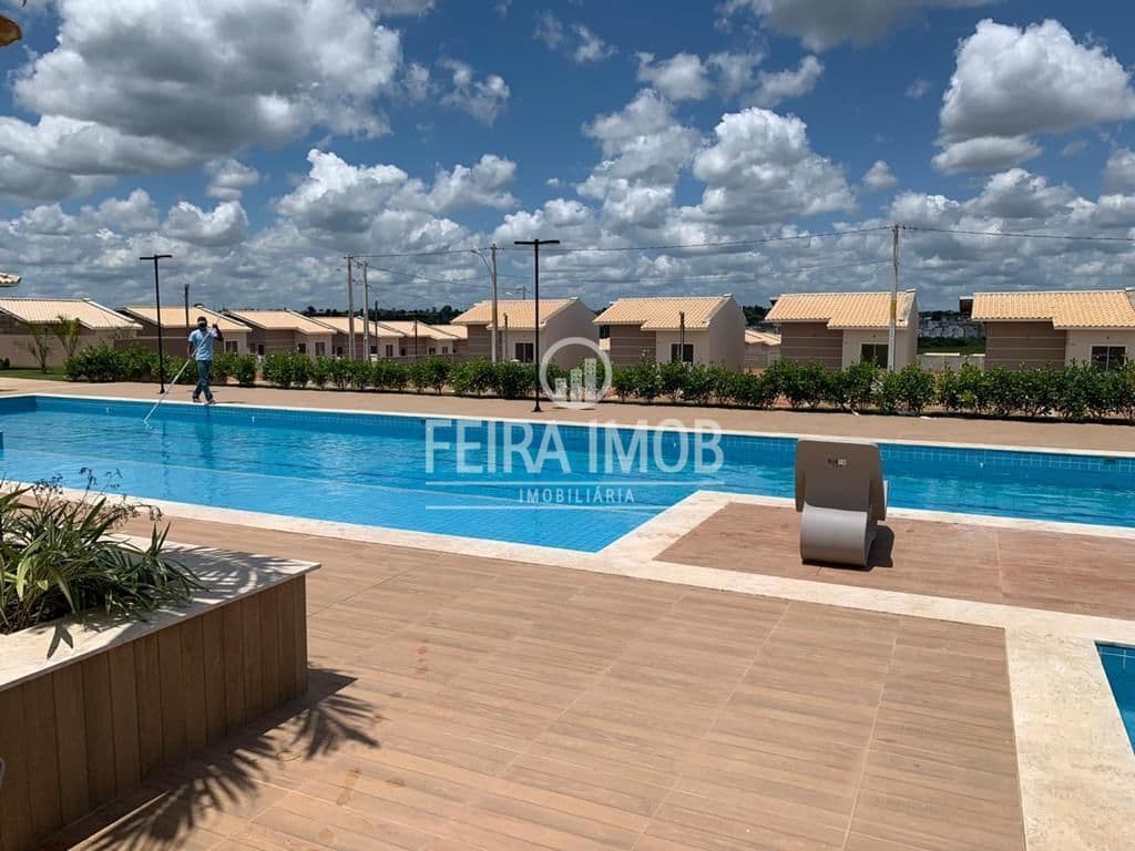 CASA 2/4 EM CONDOMINIO NO BAIRRO SIM