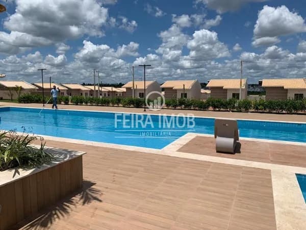 CASA 2/4 EM CONDOMINIO NO BAIRRO SIM