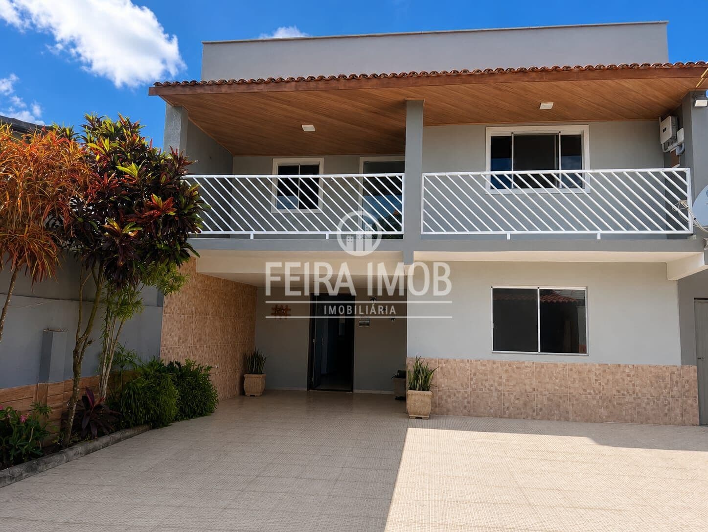 Casa duplex 4/4, 1 suíte fora condomínio espaçosa, fora condominio no bairro Conceição
