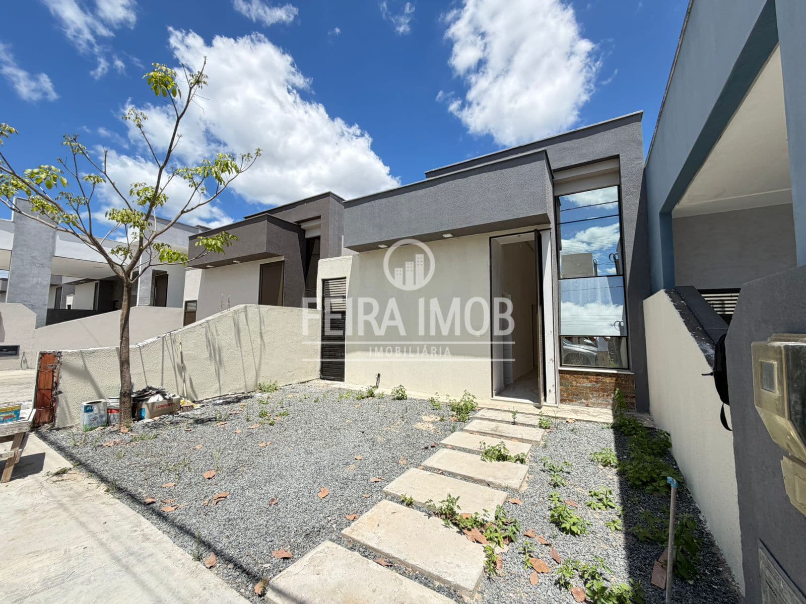 Condomínio Canadá Houses - 2/4 sendo 1 suítes