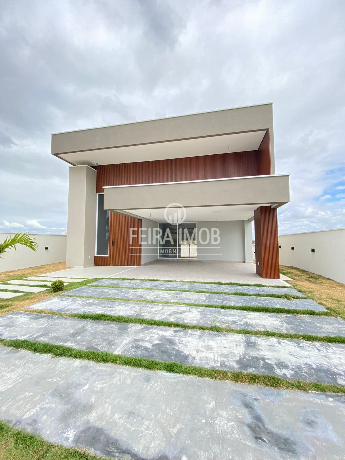 Casa Duplex no bairro Novo Horizonte em Feira de Santana-BA