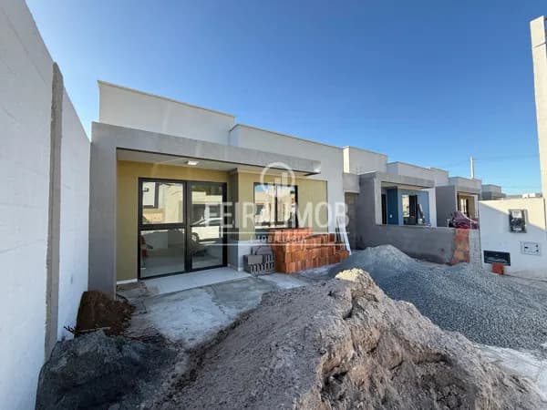 Alugo Casa 3/4 com suíte Condomínio Like Residence