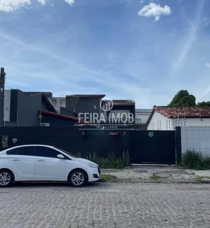 CASA NO BAIRRO CAPUCHINHOS 5/4 COM INFRAESTRUTURA PARA COMERCIO.