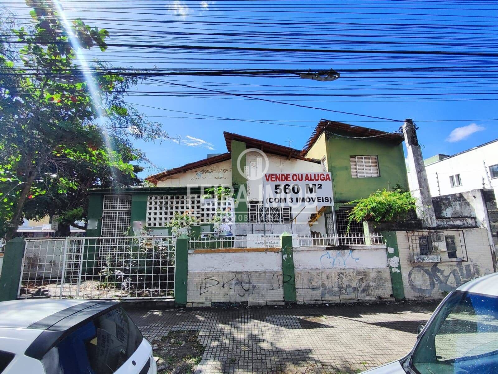 3 IMOVEIS EM UM UNICO TERRENO