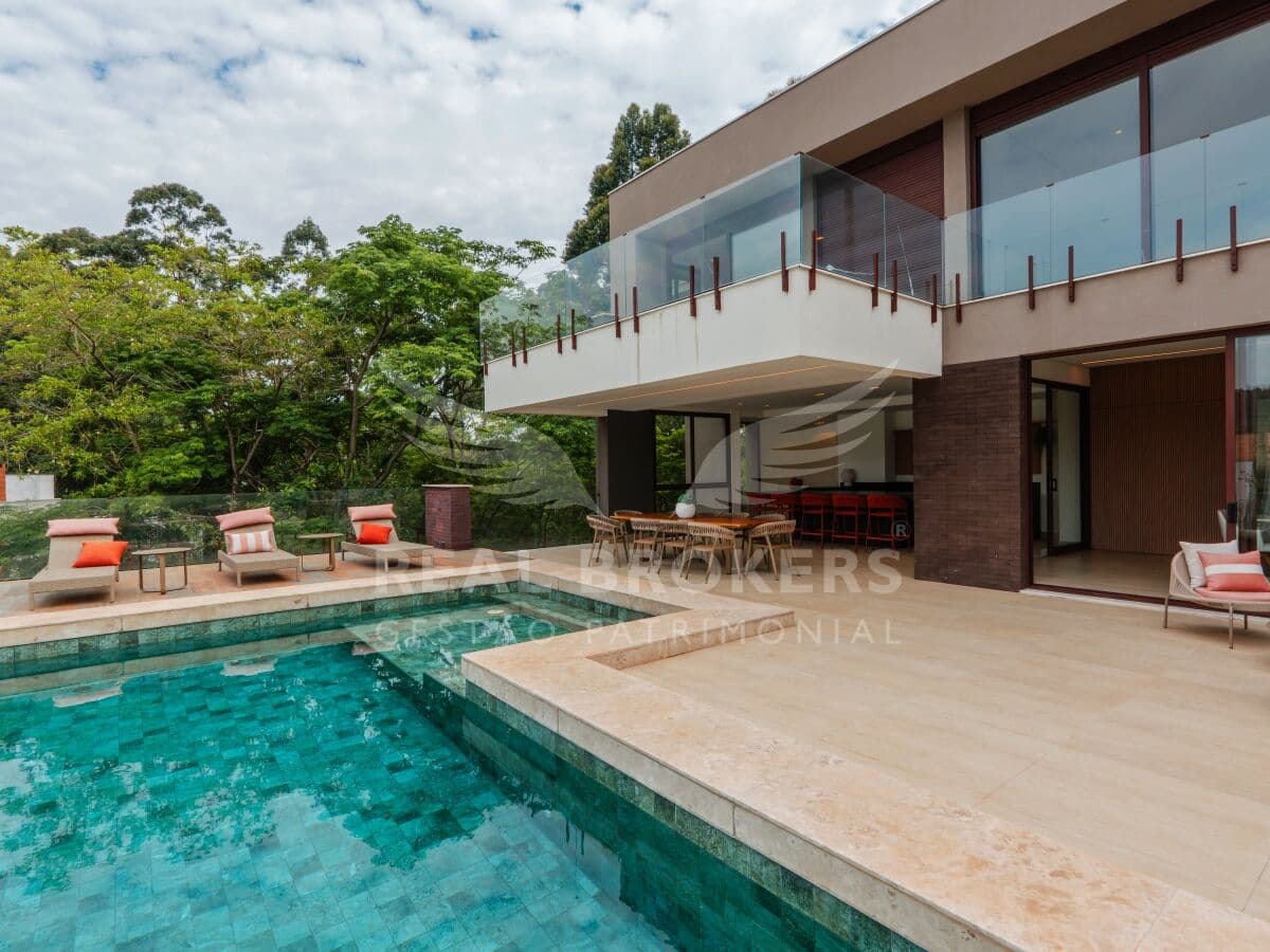 Exclusiva Casa Contemporânea no Tamboré 11 com 4 Suítes e 10 Vagas