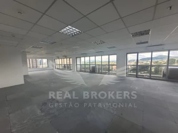 Excelente sala comercial com 269m² e Copa – Espaço Ideal para seu Negócio