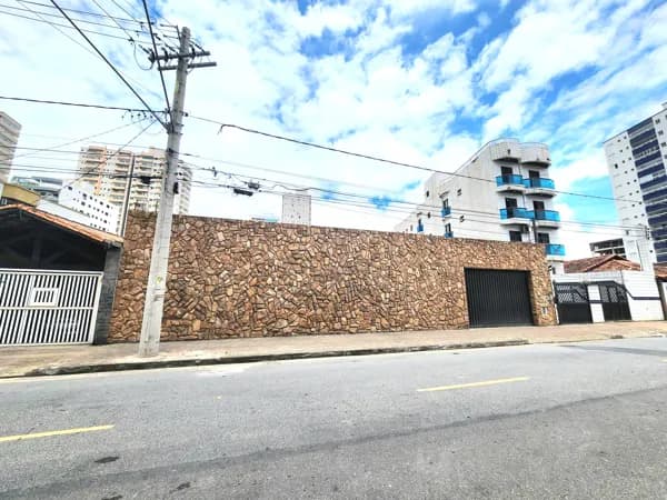 Terreno à venda para incorporação e construção de prédio residencial na Praia Grande, bairro Aviação, a 170m da praia