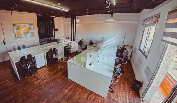 Sala comercial mobiliada no Real Parque em São Paulo pronta para ocupação imediata