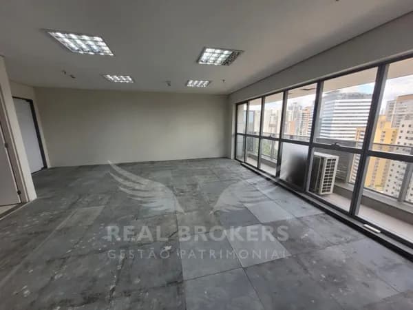 Sala comercial para locação com 53m² de área útil com 2 banheiros em Alphaville