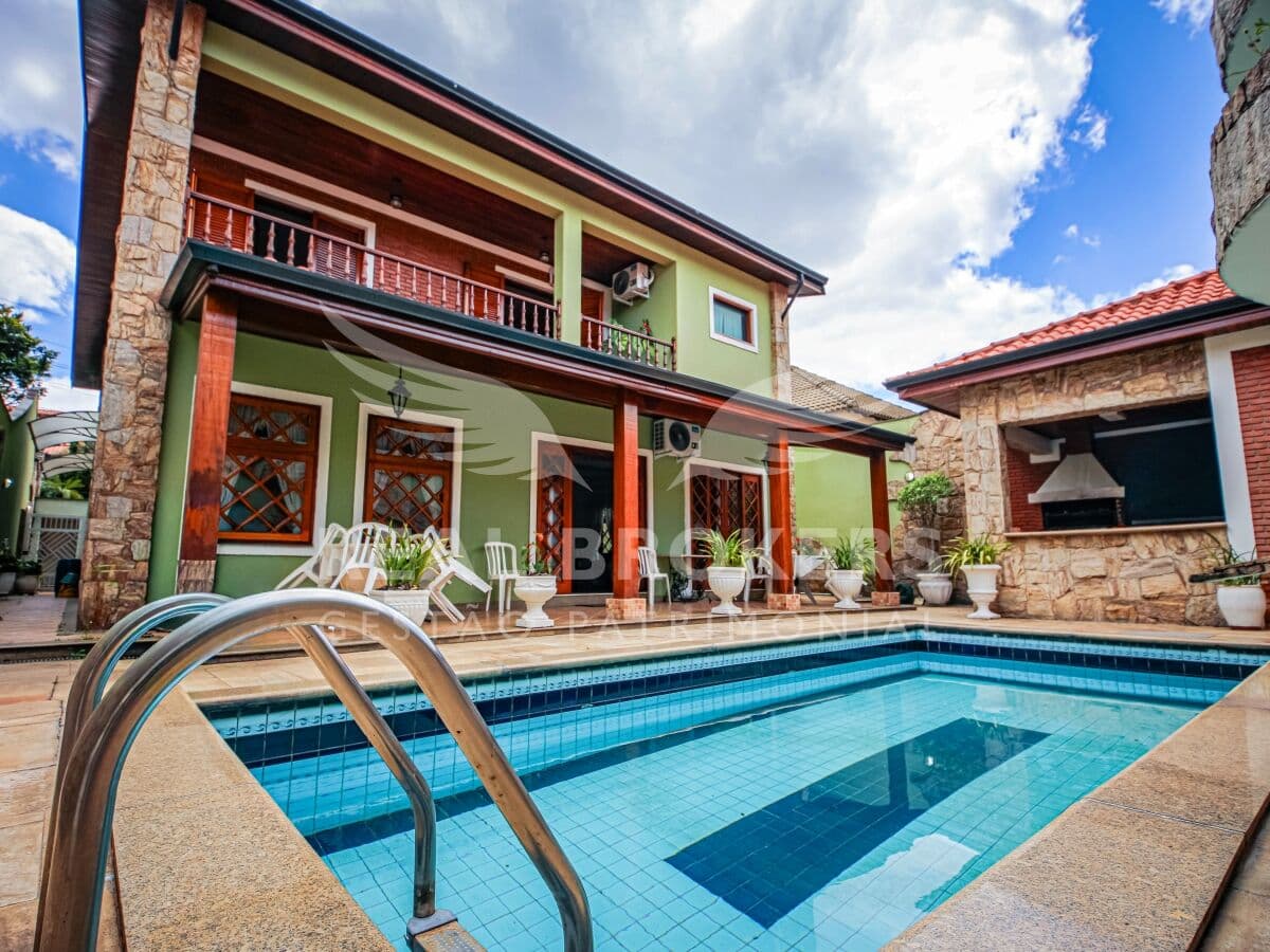 Excelente casa para locação com piscina privativa e espaço gourmet - 2 suítes e 5 vagas de garagem em City América