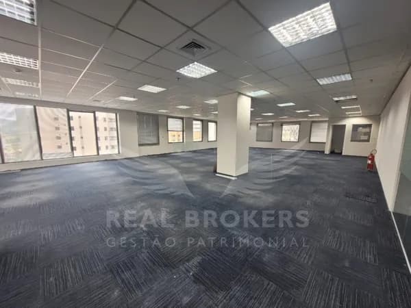 Sala comercial para locação com 340m²de área útil em Alphaville