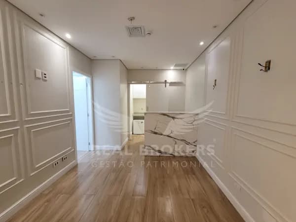 Excelente Sala Comercial à Venda com 44m² 2 Banheiros e Copa - ideal para consultório de dentista em Alphaville