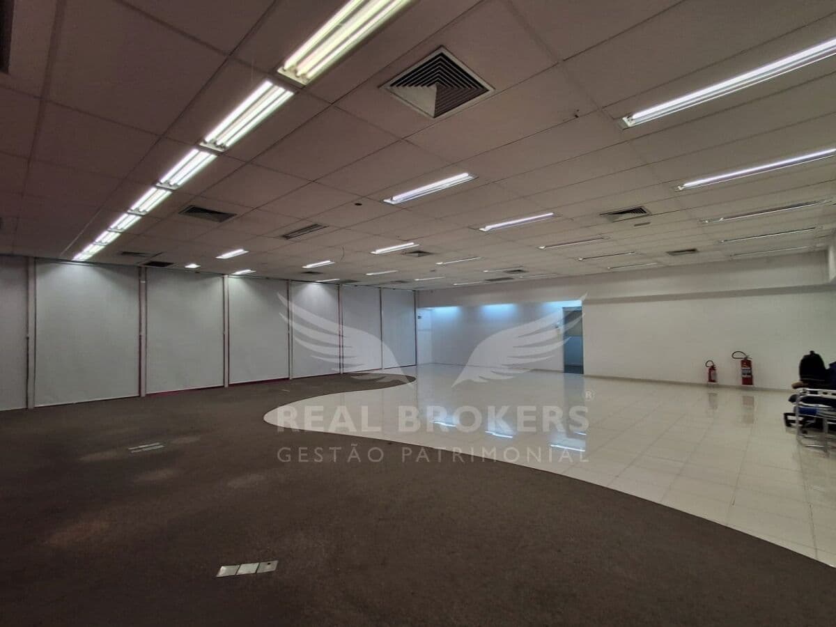 Excelente loja para locação com 285m² de área útil com 7 vagas de garagem em Alphaville