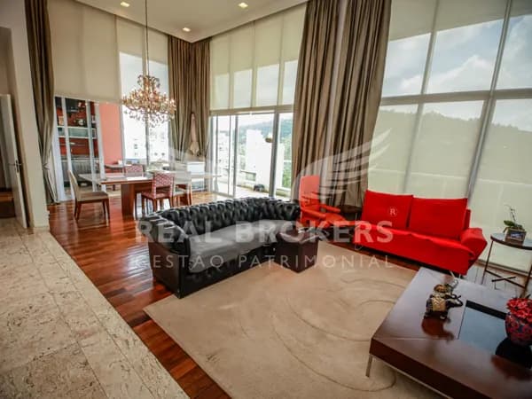 Apartamento com pé direito duplo, andar alto e vista livre, com piscina privativa, com 4 suítes