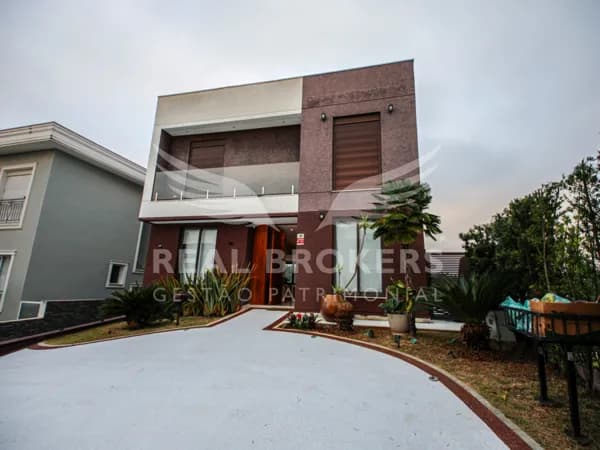 Casa de Alto Padrão Mobiliada para Locação | com 440m² de área útil, 4 Suítes e 6 Vagas no Tamboré