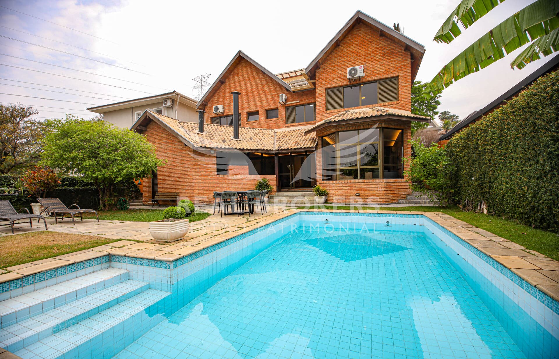 Linda casa com vista permanente para a mata com 4 suítes à venda em Alphaville