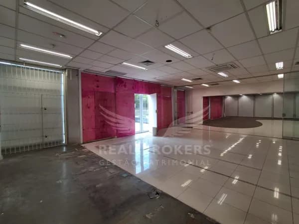 Excelente loja para locação com 285m² de área útil com 8 vagas de garagem em Alphaville