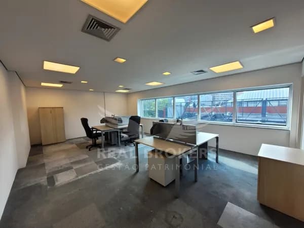 Sala comercial mobiliada para locação com 45m² de área útil em Alphaville