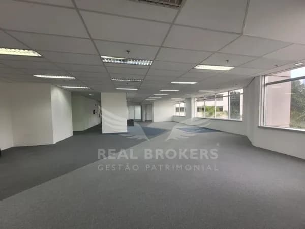 Sala Comercial para Locação com 339m² de Área Útil e Copa em Alphaville