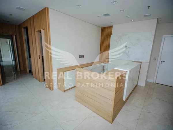 Sala comercial à venda com 102m² de áreas útil com 3 Salas Privativas e Copa em Alphaville
