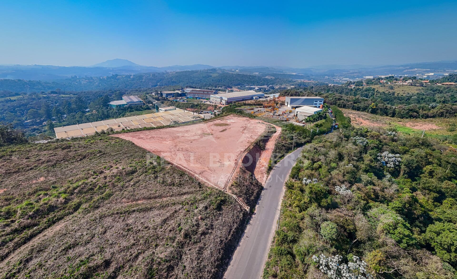 Terreno industrial à venda com platô pronto para indústrias em geral, incluindo indústrias químicas
