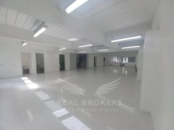 Loja para locação em Alphaville na Alameda Araguaia