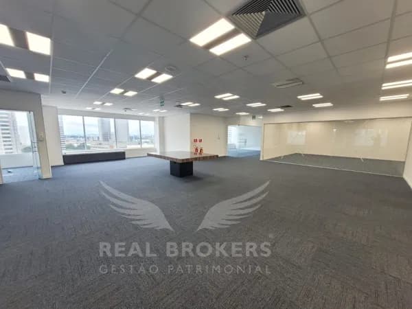 Laje Comercial de 1.000m² para locação em Alphaville próximo ao Shopping e Rodovia