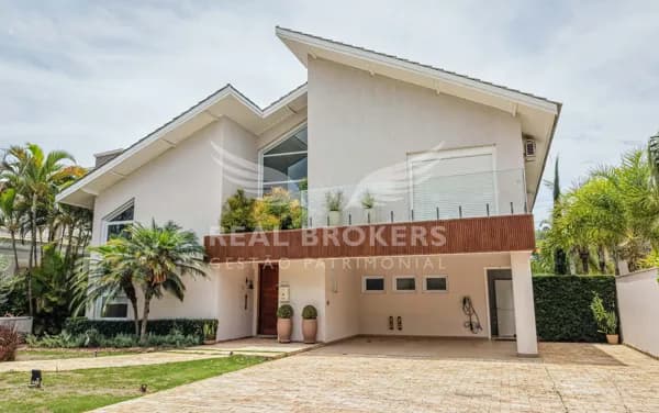 Casa para locação com 4 suítes e 6 vagas de garagem em um dos melhores condomínios de Alphaville